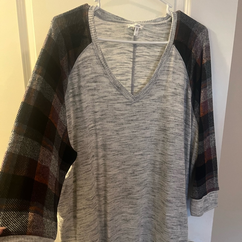 3XL plus size Maurices sweater. Gray with beautiful fall colors on the sleeves